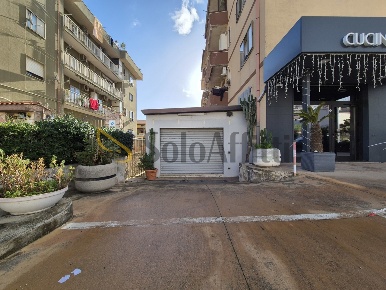 Foto Locale commerciale a Catanzaro Catanzaro Lido di 138 m² con 2 locali