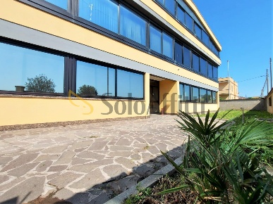 Foto Ufficio in Via Ivo Oliveti, Fiumicino Isola Sacra di 75 m² in affitto