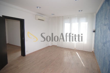 Foto Ufficio in PIAZZALE 11 MAGGIO, Livorno Shangai di 45 m² con 2 locali