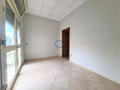 Foto Locale commerciale a Catanzaro Catanzaro Lido di 22 m² con 1 locali