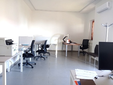 Foto Ufficio in Strada N 18 8, Giarre Centro di 110 m² con 5 locali