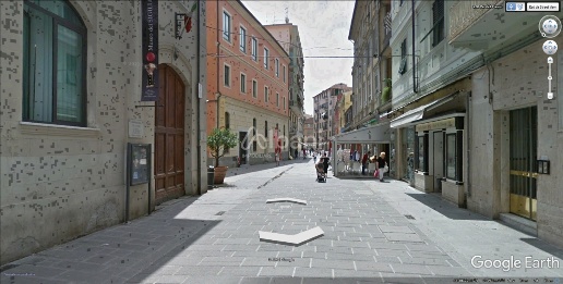 Foto Locale commerciale a La Spezia Centro Storico di 90 m² con 2 locali
