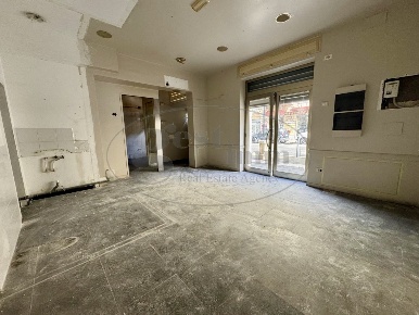 Foto Locale commerciale a Livorno Attias - Marconi di 53 m² con 2 locali