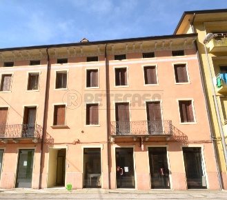 Foto Locale commerciale a Valdagno Centro di 87 m² in affitto