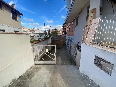 Foto Magazzino in Via Degli Olmi, Roma di 387 m² con 1 locali in vendita