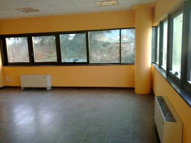 Foto Ufficio in via de gasperi, Lucca Sant'Anna di 110 m² con 5 locali
