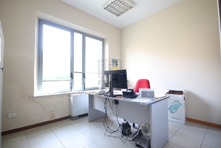 Foto Ufficio in Traversa II Via Luporini 3, Lucca Sant'Anna di 220 m²