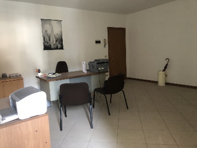 Foto Ufficio a Montignoso di 35 m² con 1 locali in affitto