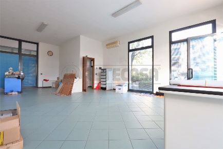 Foto Locale commerciale in Via Chiesa Nuova, Longare di 75 m² in vendita