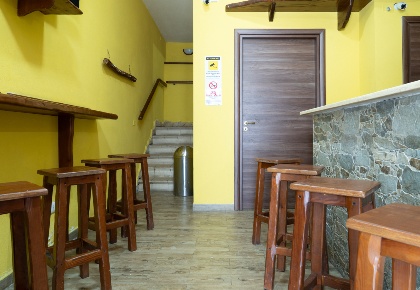 Foto Locale commerciale a Uta di 85 m² con 2 locali in affitto