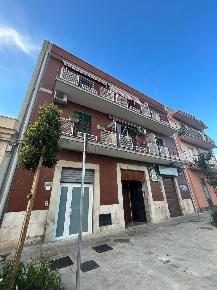 Foto Locale commerciale a Bari Stanic di 115 m² con 2 locali in vendita