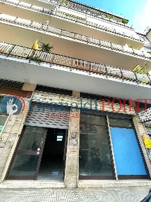 Foto Locale commerciale in Via Don Luigi Sturzo 53, Lecce Ariosto di 150 m²