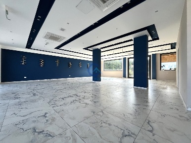 Foto Locale commerciale a Borgia Roccelletta di 150 m² con 2 locali