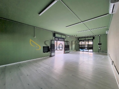Foto Locale commerciale a Catanzaro Fortuna - Corvo di 110 m² con 2 locali