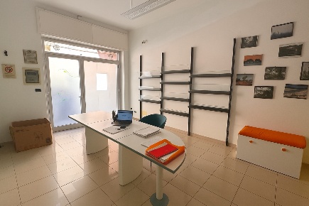 Foto Locale commerciale in via roma, Monopoli Centro di 100 m² con 2 locali