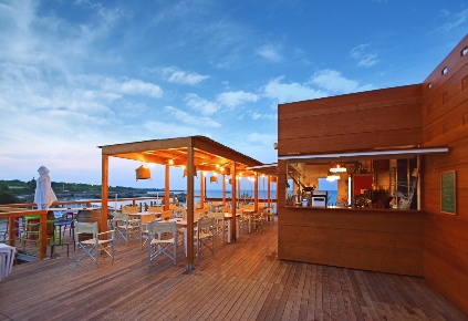 Foto Attività commerciale in Viale Regina Margherita, Viareggio Lungomare