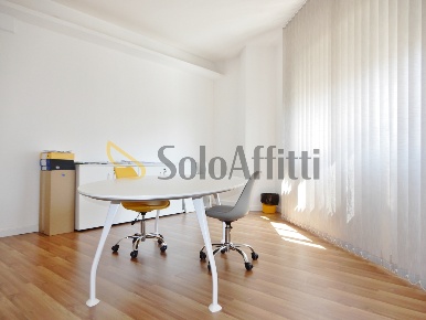Foto Ufficio a Catanzaro San Leonardo di 180 m² con 6 locali in affitto