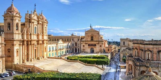 Foto Bed and Breakfast a Noto Lido Di Noto di 630 m² con 18 locali