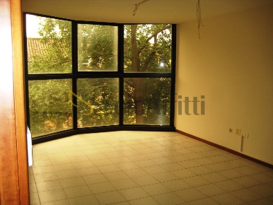 Foto Ufficio in Viale Ciro Menotti, Modena Crocetta di 280 m² con 11 locali