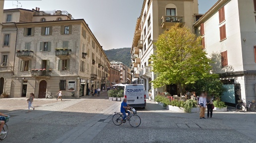 Foto Locale commerciale a Como Centro Storico di 100 m² con 2 locali