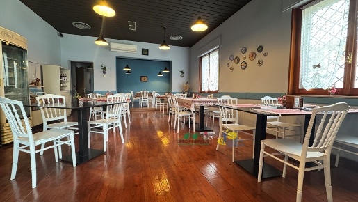 Foto Attività commerciale in Via La Spezia 32, Collecchio Centro di 250 m²