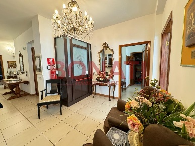 Foto Ufficio a La Spezia Centro Storico di 191 m² con 9 locali in vendita