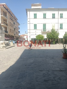 Foto Locale commerciale a Sarzana Centro di 20 m² con 1 locali in affitto