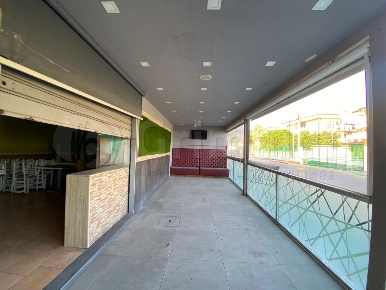 Foto Locale commerciale a Mugnano di Napoli Centro di 120 m² con 3 locali