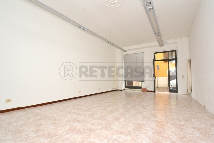 Foto Locale commerciale a Valdagno Centro di 57 m² con 2 locali in vendita