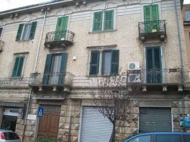 Foto Locale commerciale in PIAZZA GARIBALDI, Lanciano Centro di 40 m²