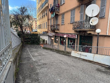 Foto Locale commerciale in Corso Sardegna 54A, Genova Marassi di 1000 m²