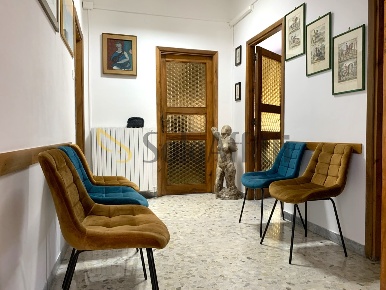 Foto Ufficio a Catanzaro Centro Storico di 125 m² con 4 locali in affitto