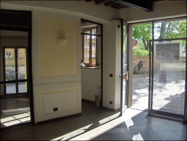 Foto Locale commerciale in Borgo Valorio 10, Parma Centro Storico di 120 m²