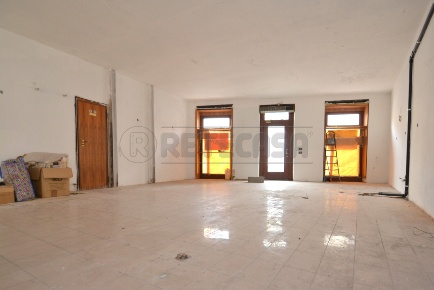Foto Locale commerciale a Valdagno Centro di 145 m² con 2 locali in vendita