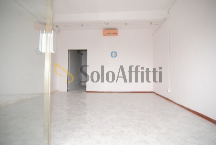 Foto Locale commerciale a Livorno Quartiere Venezia di 50 m² con 2 locali