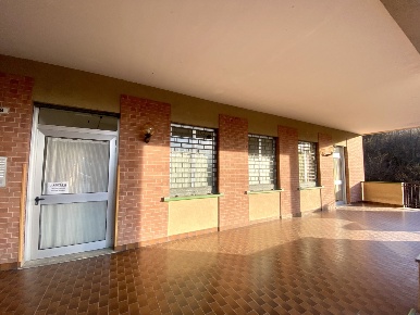Foto Ufficio in Piazza San Giovanni 7, Farigliano Centro di 69 m²