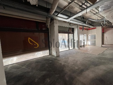 Foto Locale commerciale in Vico Cappella Vecchia 3, Napoli Chiaia di 252 m²