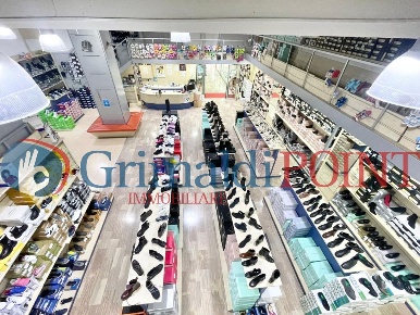 Foto Locale commerciale in Via Imperatore Adriano 6, Lecce Ariosto
