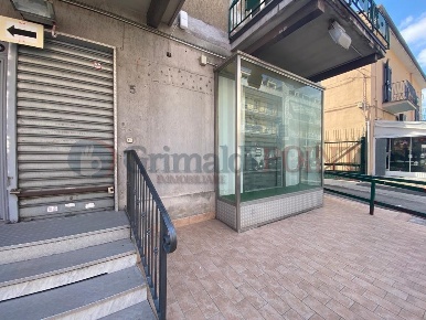 Foto Locale commerciale a Giugliano in Campania di 75 m² con 2 locali