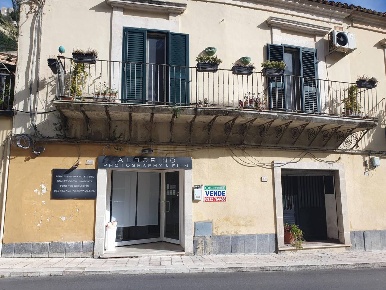 Foto Locale commerciale in C.SO UMBERTO I 448, Modica Modica Bassa di 45 m²