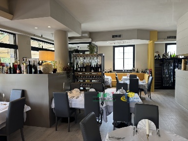 Foto Locale commerciale in Via Montebello, Parma Stadio - Cittadella