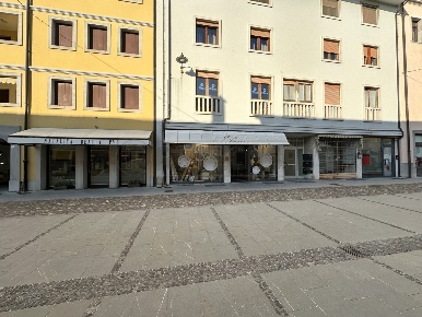 Foto Locale commerciale in BORGO AQUILEIA 3, Palmanova Centro di 149 m²