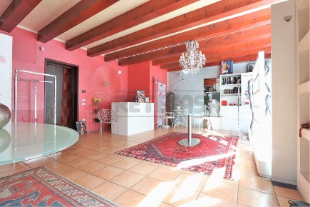 Foto Locale commerciale in Via Umberto Tadiotto, Vicenza di 60 m²