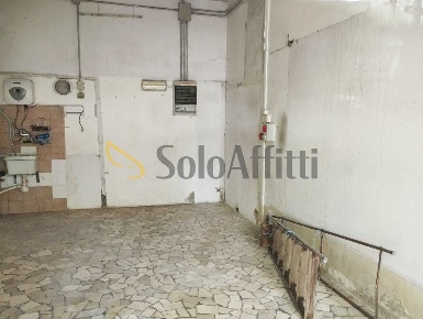 Foto Locale commerciale in Viale A. Gramsci, Modena Sacca - Stazione