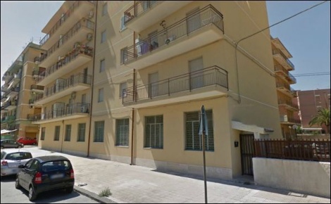 Foto Locale commerciale in Via Alessandro Specchi 100, Siracusa di 875 m²