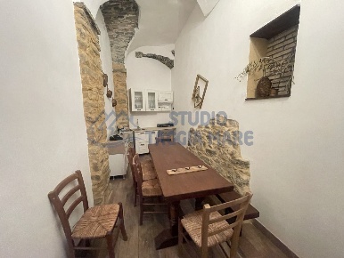 Foto Magazzino in via san dalmazzo, Taggia Centro di 12 m² con 1 locali