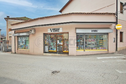 Foto Locale commerciale in Via G. Marconi 2, Cornedo Vicentino Centro