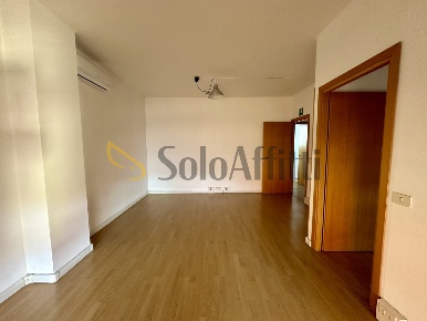 Foto Locale commerciale in Via dell'Alloro, Latina Latina Scalo di 45 m²