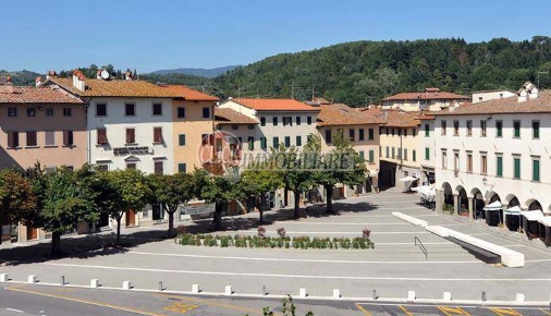Foto Locale commerciale a Barberino di Mugello Centro di 35 m² con 2 locali