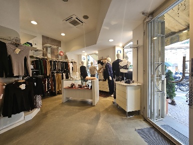 Foto Locale commerciale in Piazza San Giorgio 37, Sarzana Centro in vendita